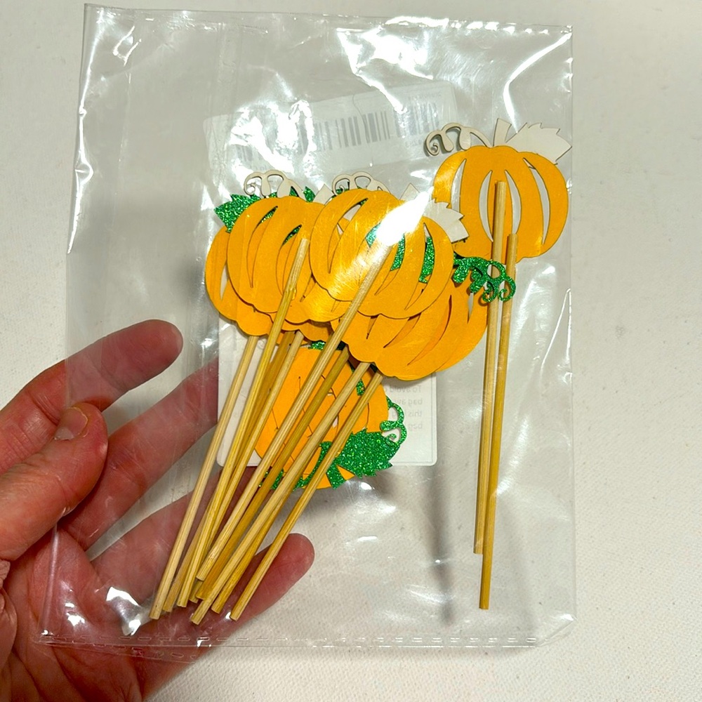 New unopened 12-Pack Pumpkin Cake Toppers